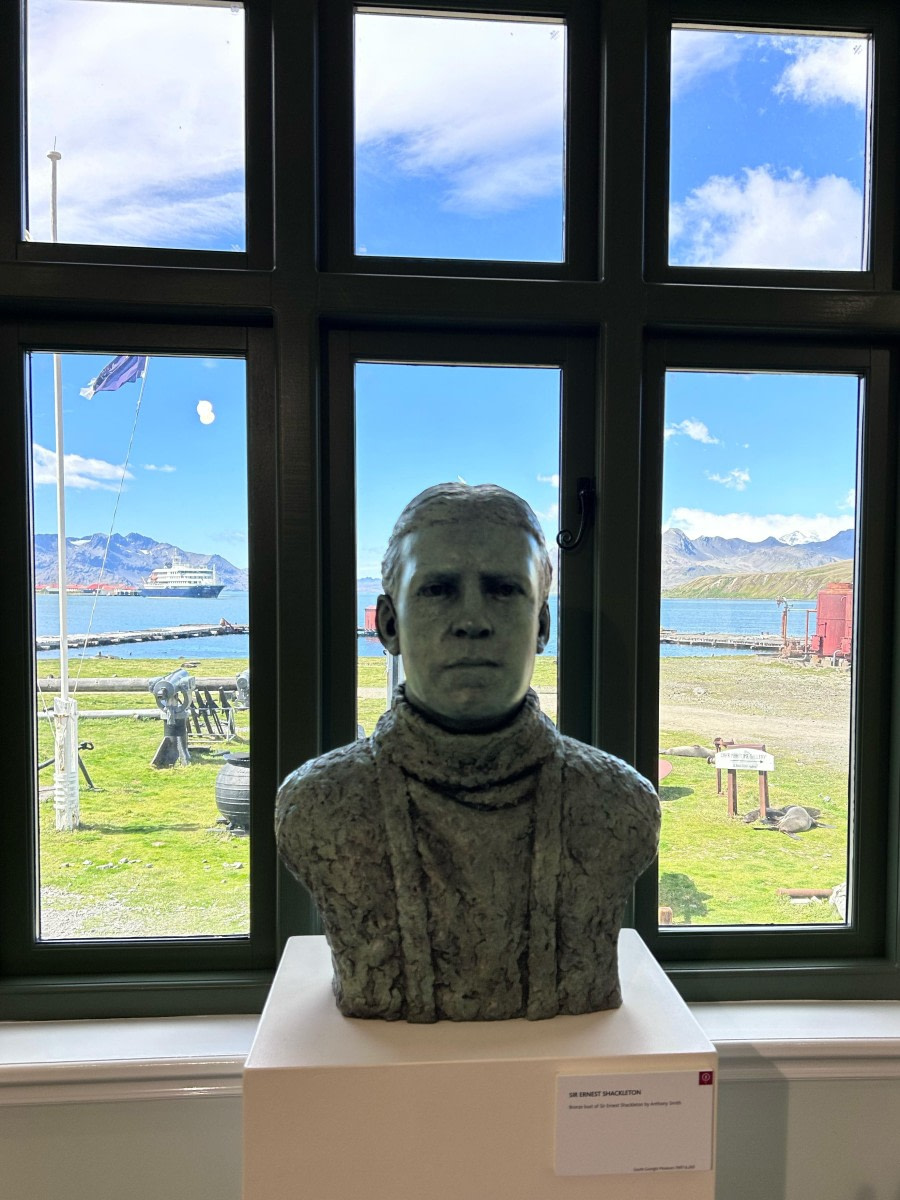 Shackleton Bust with Hondius in background at Grytviken