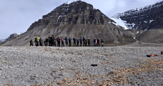 de eerste poolvos gespot (landing op Spitsbergen)